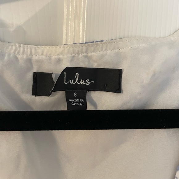 Lulu’s blue floral romper size small - Picture 7 of 7